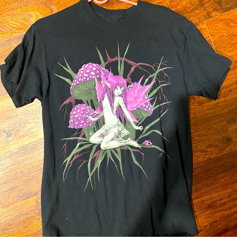 Cool dark fairy t-shirt size medium high quality material brand new